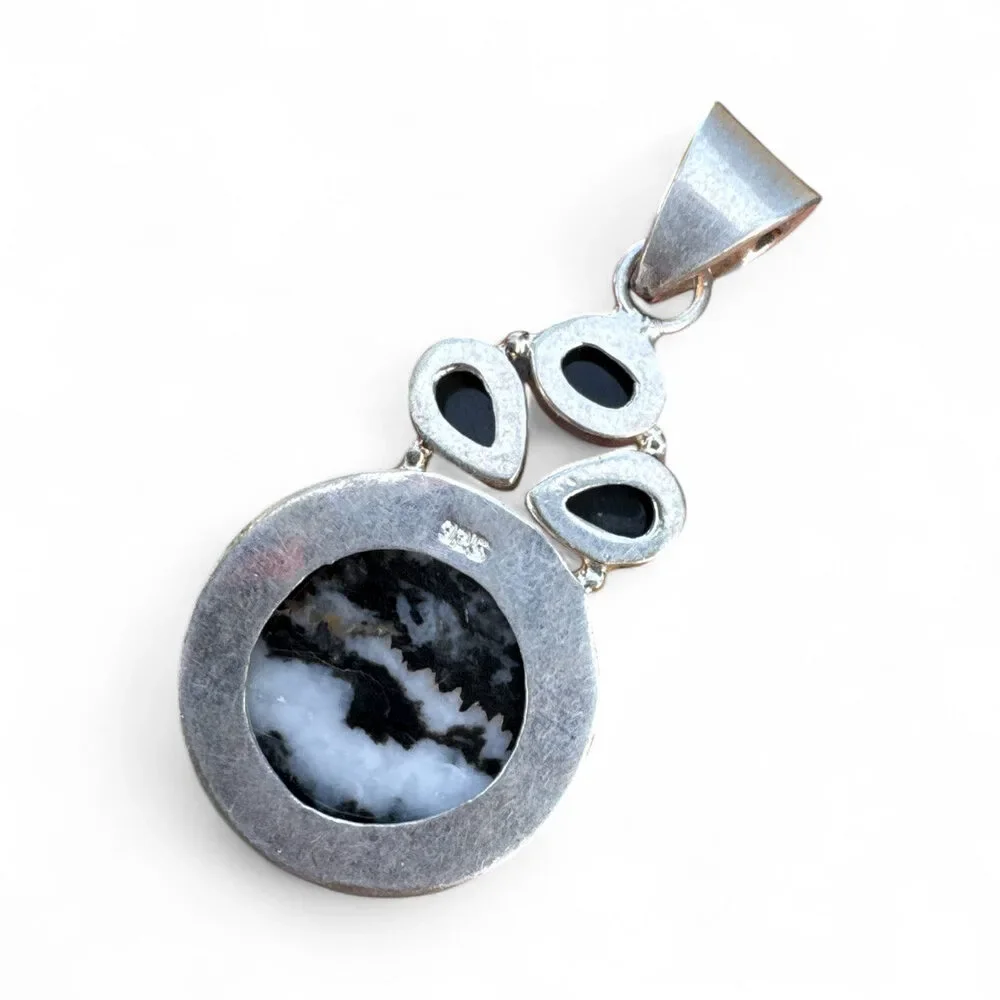 White Buffalo & Black Onyx Solid 925 Sterling Silver Pendant - Picture 3 of 4
